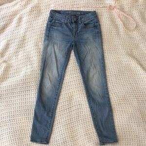 American eagle medium wash jeans